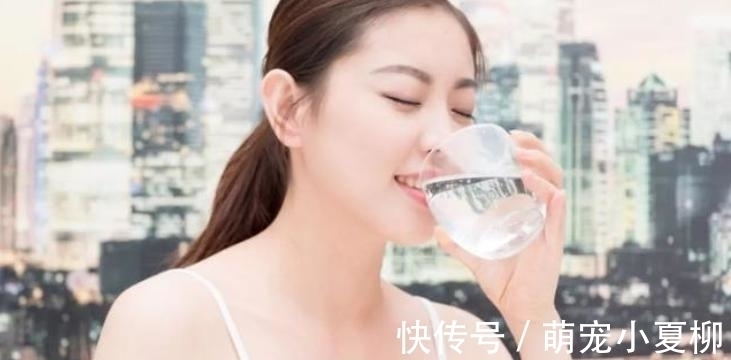 碳酸饮料|清晨喝一杯水,等于喝细菌?很多人不清楚,医生给你科普一下