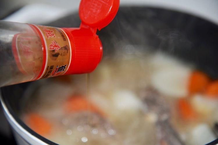 白胡椒粉|白萝卜搭配羊排骨一起煲汤，鲜美滋补营养高，天冷要常喝