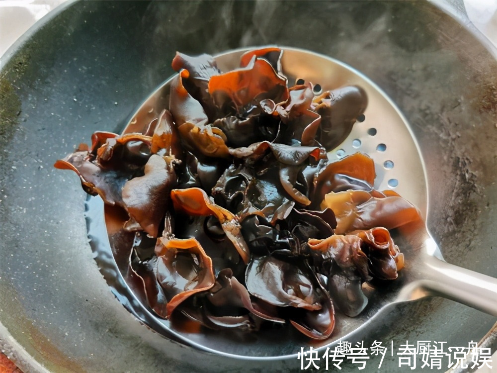泡软|泡木耳时，直接加水就错了！厨师长教你一招，木耳3分钟就能泡软