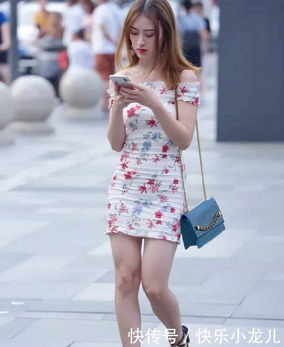  连衣裙|一字领碎花连衣裙，把姑娘陪衬的雄姿飒爽