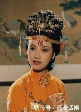 彩霞身为王夫人最得力的丫环，为何却会看中王夫人最讨厌的贾环？