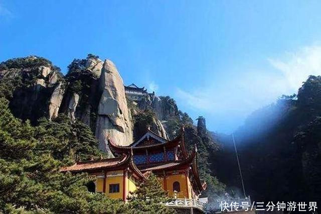 浙江有座寺庙，位于悬崖边上，惊险无比，深受游客喜爱