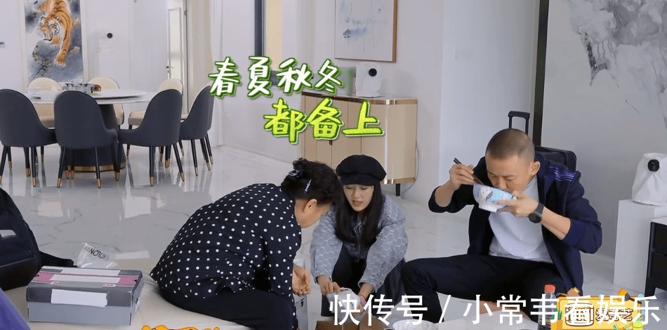婆媳|秦子越让亲妈给婆婆做韭菜盒子，蹲着给婆婆穿鞋，曝婆媳相处之道