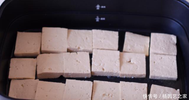 碎块|煎豆腐,不要直接下锅煎,多加1步,就算嫩豆腐也不碎块,不粘锅