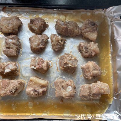 蜜汁烤猪排|简单易做的蜜汁烤猪排（烤箱版），让人吃了还想吃