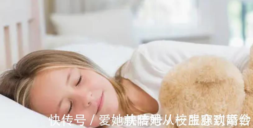 玩偶|“妈妈,我可以用枕头啦!”宝宝的三个表现,家长要留意需求了