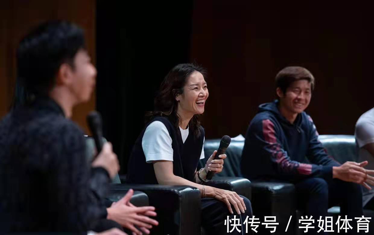 浓妆|网球一姐李娜久违现身!浓妆出镜容颜变化大,疑整容女神气质不在