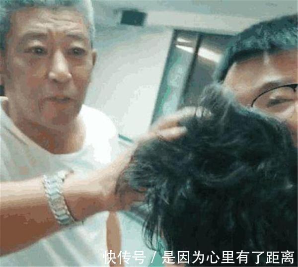 羡慕|两岁宝宝成“万人迷”,路人纷纷拿手机拍照,这发量太让人羡慕