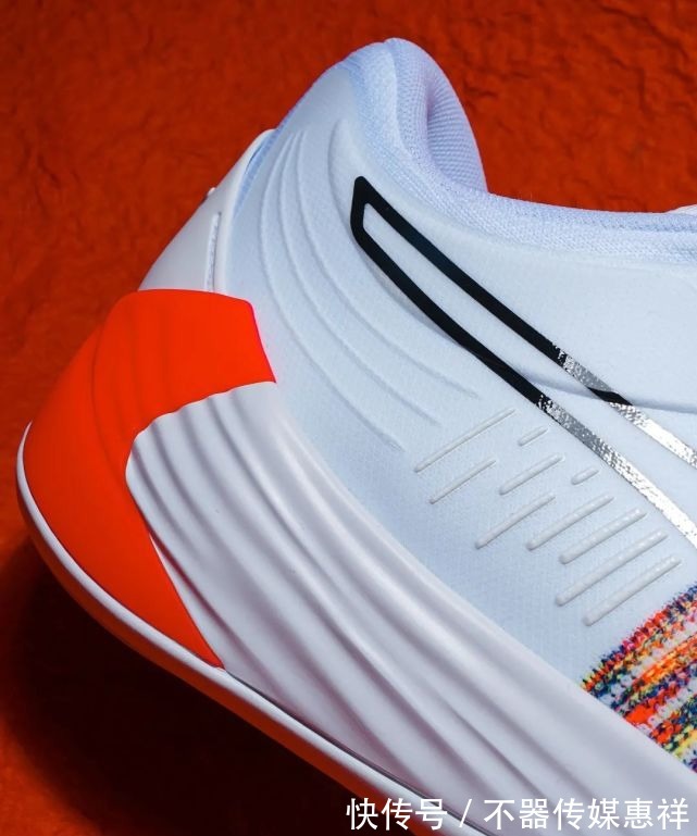 球鞋图见丨提起“又帅又能打”的球鞋,你最先想起的是____?