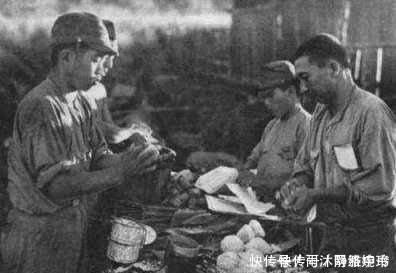 曾是日军的标配伙食,如今成了风靡全国的小吃,小学生的最爱