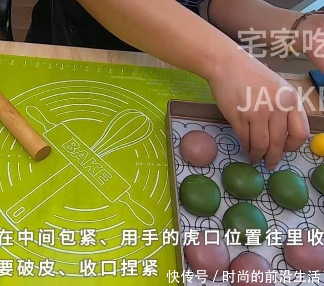 奶黄椰蓉桃花酥,需要“一点”耐心的小甜品