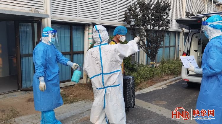 郑州市第一人民医院|【河南“金牌”抗疫人】向险而行 在“疫”线绽放的白衣“铿锵玫瑰”