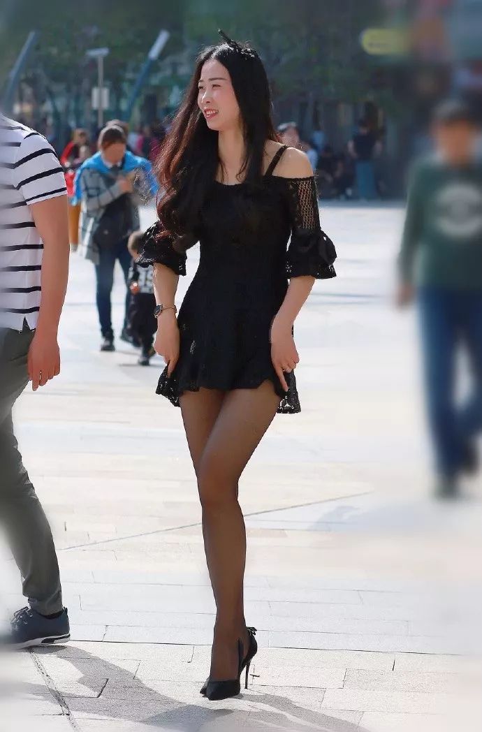 小姐姐 女神穿上高跟鞋,优雅的姿态让人着迷