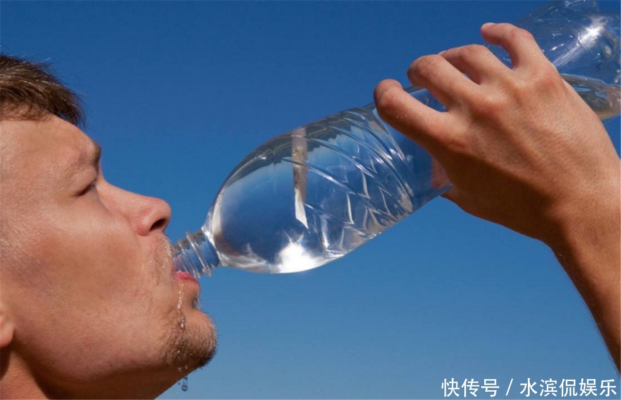 血液粘稠的人,2个“时间点”多喝水,活血散瘀