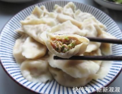 大厨|调白菜馅，用盐杀水是大错！大厨教你一招，白菜馅鲜嫩多汁超好吃