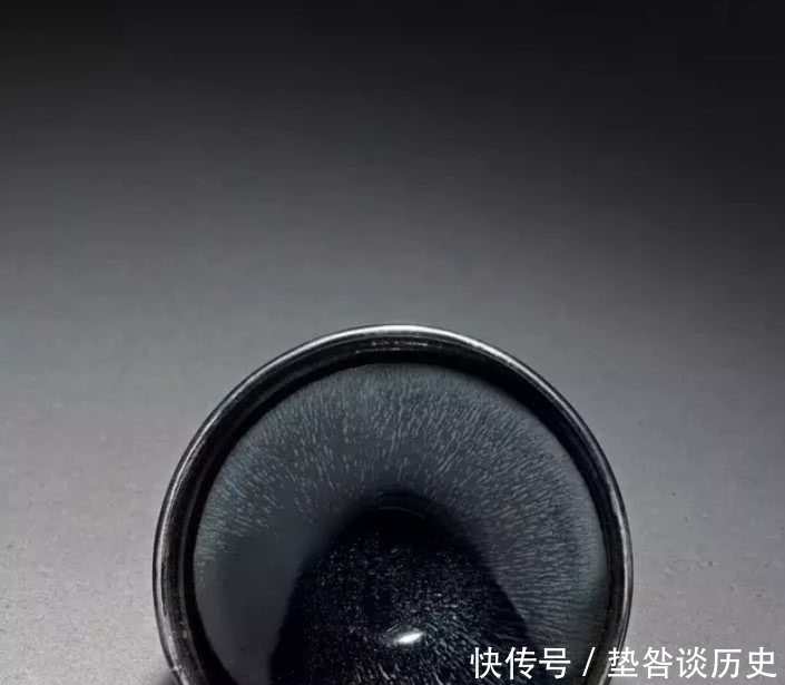  建盏|建盏喝茶的好处，为何这么多人用建盏喝茶？建盏的价格多少钱？