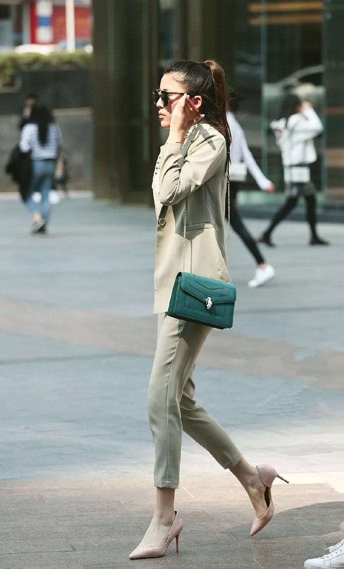 小姐姐 女神穿上高跟鞋,优雅的姿态让人着迷