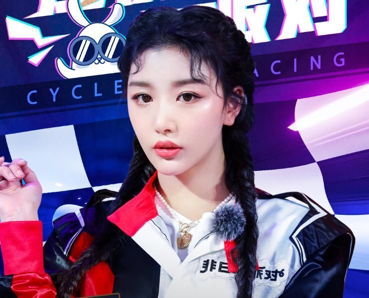 谢可寅|THE9穿赛车服,别的成员都又酷又飒,只有虞书欣许佳琪不一样!