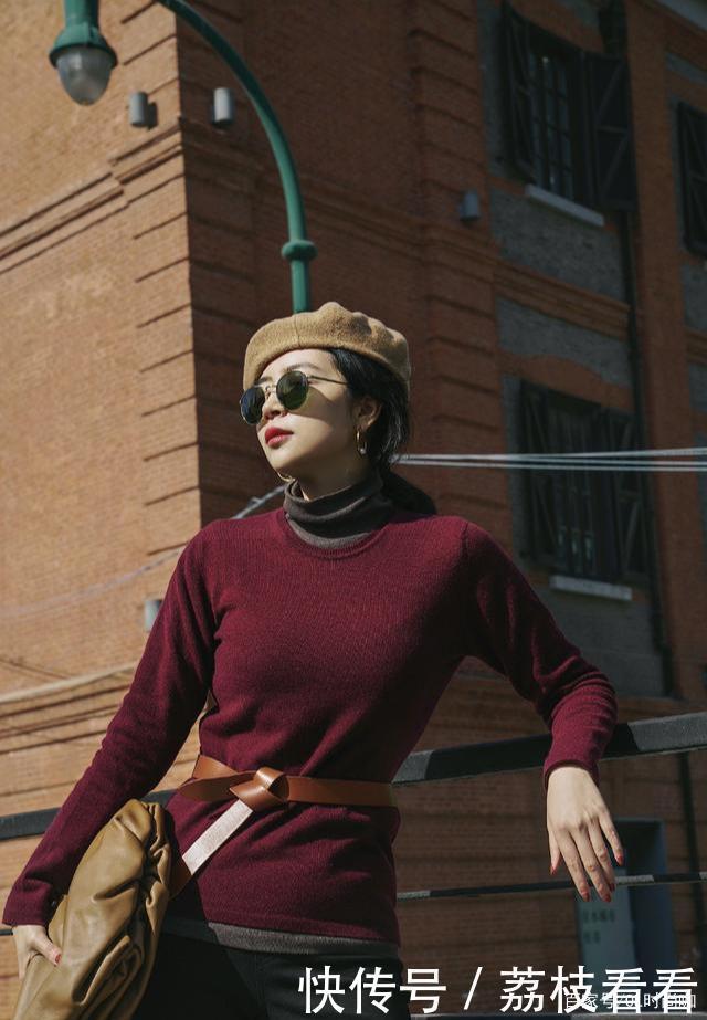 入秋该穿针织衫了,分享4组三木的经典搭配,照着穿想不时髦都难
