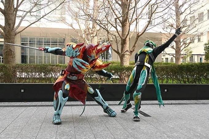 圣刃|《假面骑士圣刃》刃王剑十圣刃登场!