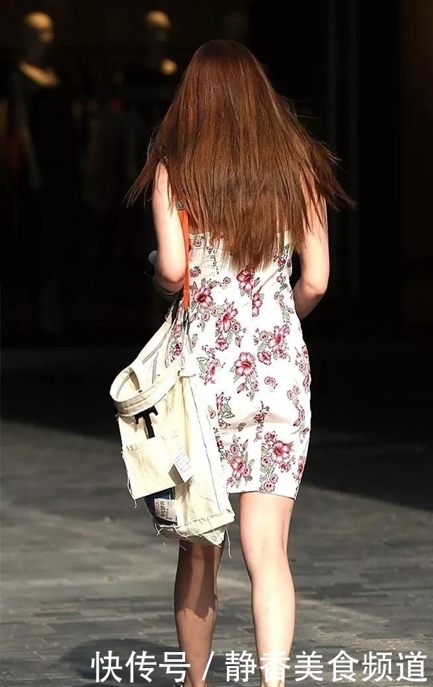 时尚|街拍:时尚也阳光,图5美女穿搭T恤配健身裤,健康的运动活力!