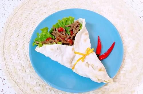 嫩牛肉卷饼的新做法，早餐吃它准没错，精神满满一整天