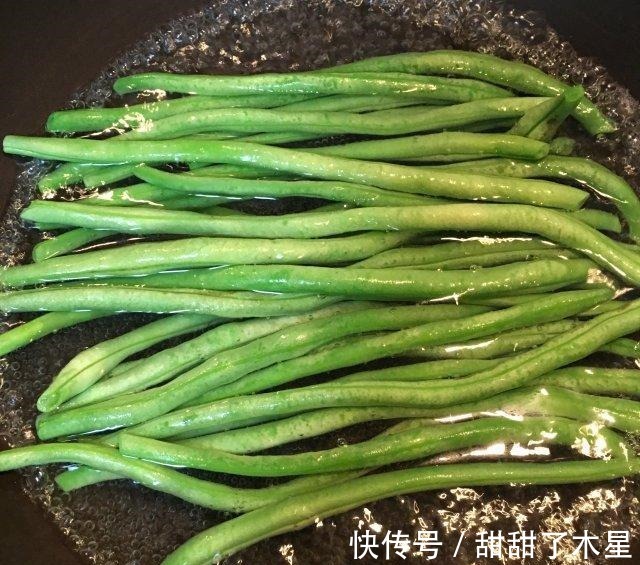 鲜香下饭梅菜肉酱炒豆角！
