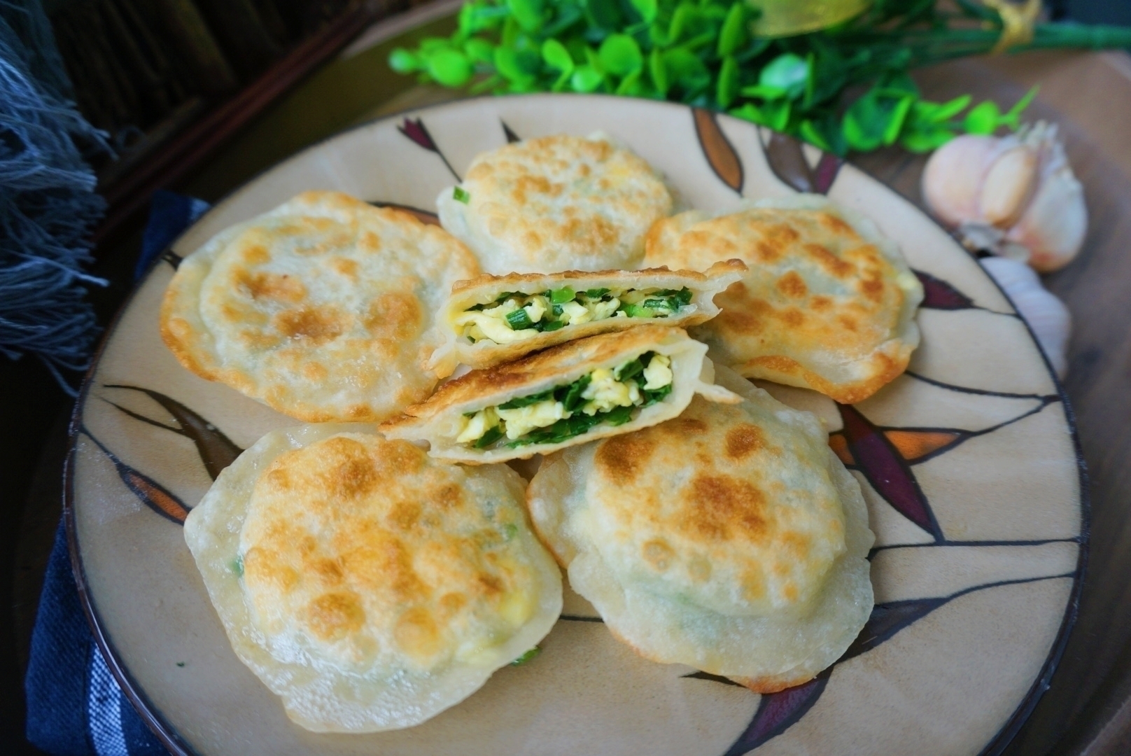 这个馅饼百吃不厌，皮不发硬，馅不流汤，方法简单没得说！