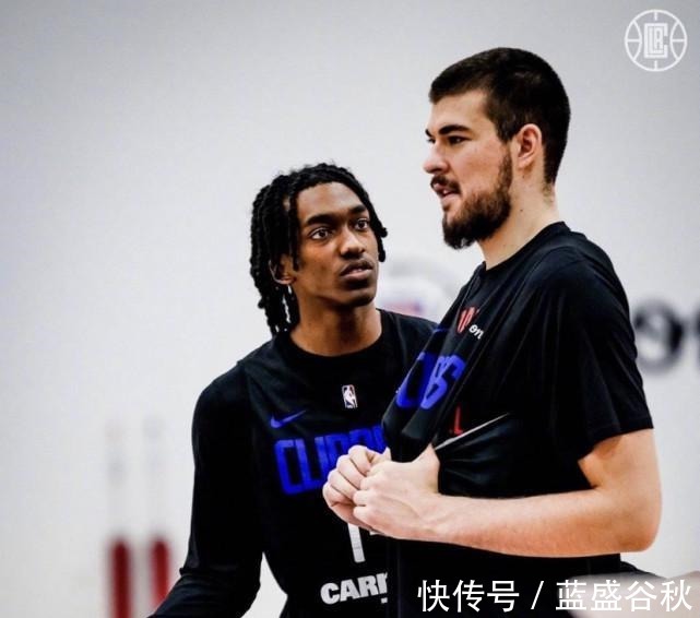 训练照|莱昂纳德复出的前兆快船官方晒出小卡训练照，造型神似贝弗利！