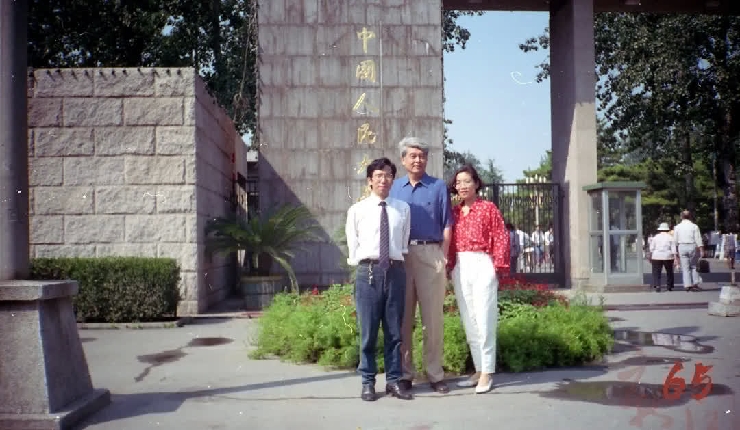 郑兴东:一位有“高度”的新闻传播家