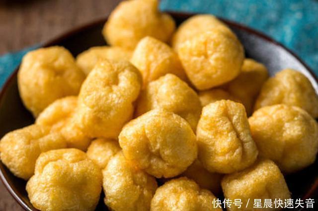 大葱放进去|立冬后,油豆腐和它绝配,香嫩爽口,没肉也香,1周不够吃