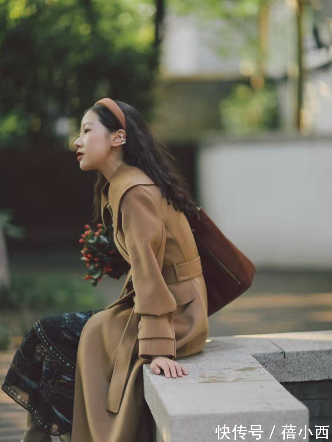 燕麦 女人无论年纪多大,冬季建议多穿这3种颜色大衣,高级洋气又好看