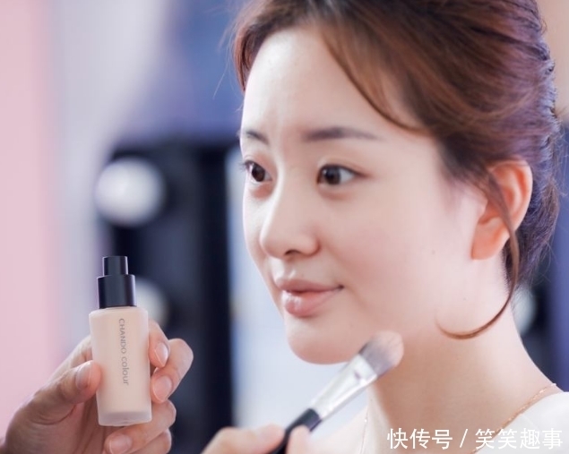 为啥BB霜刚上脸很白，下午的脸会发黄暗沉？很多人都忘了这一步