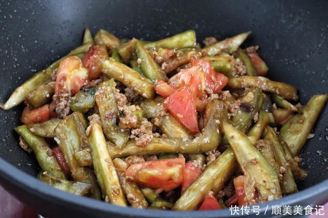 面条|茄子和面条才是绝配,饭菜一锅出,爽滑筋道又入味,不吃撑不罢休