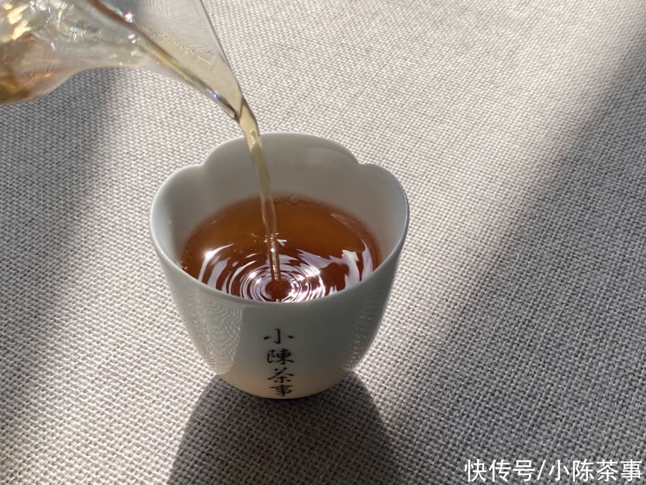  汤色都|白茶、岩茶、红茶、绿茶、普洱茶，可以根据茶汤汤色判断品质吗？