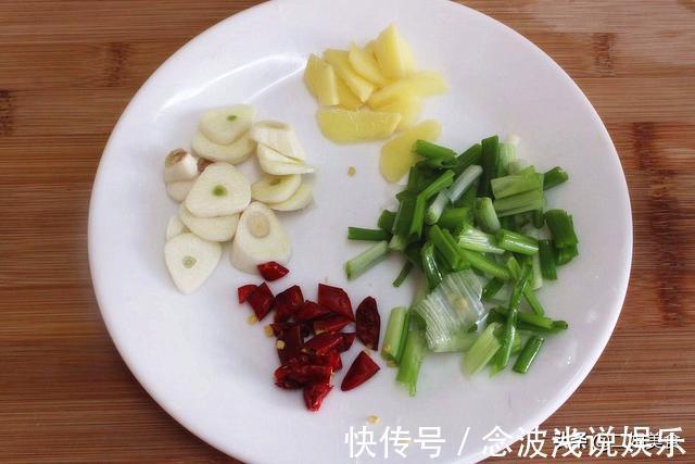 白菜|才知道,白菜炖豆腐一直都做错了,教您新做法,上桌汤汁都不剩