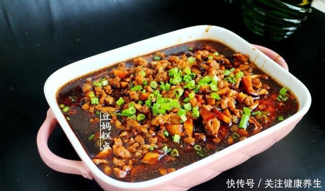 冷天,豆腐和鸡蛋一起蒸,简单又营养,孩子连吃2碗米饭