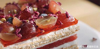 酸酸甜甜|超高颜值玫瑰西瓜蛋糕,酸酸甜甜还有酒香,还有果冻的口感~