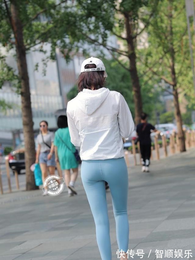 毛衣 选好适合自己的打底裤，少不了休闲裤装的修饰，展现气质！