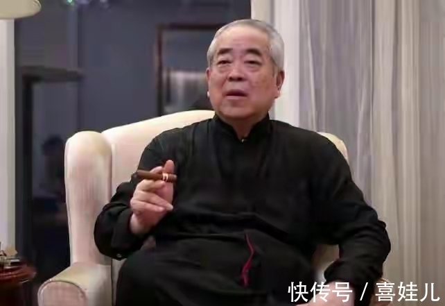 四望五@范曾书法水平有多高?被称作“静脉曲张”,自诩500年来第一人