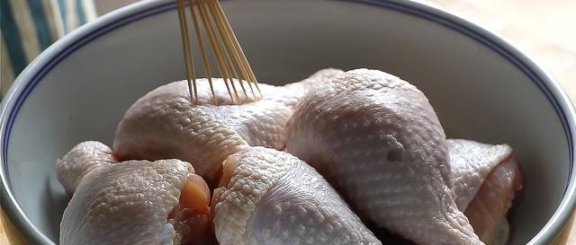 最近超火的懒人鸡腿,电饭煲里一扔,出锅太香了,8个瞬间就扫光