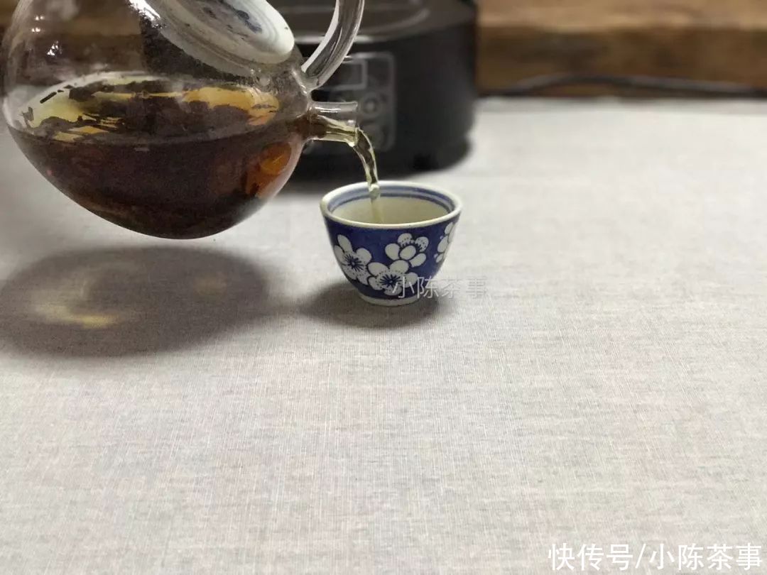 同样是煮茶，你煮出来的茶汤，是金黄的，为什么我的是枣红色的？