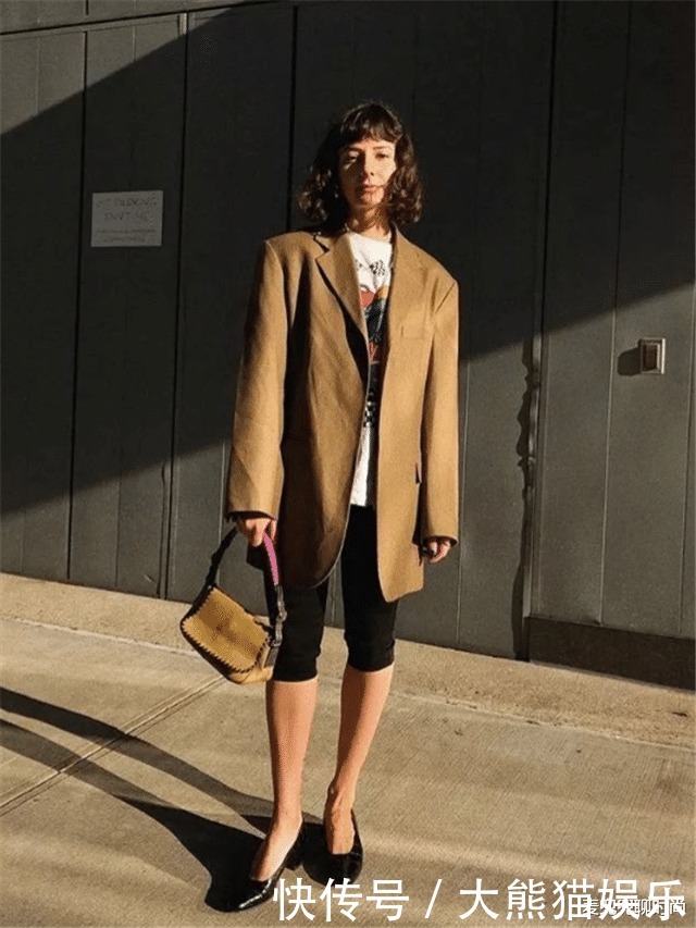 保暖|阔腿裤早烂大街了!秋冬最流行“奶奶鞋”,搭配九分裤保暖又洋气