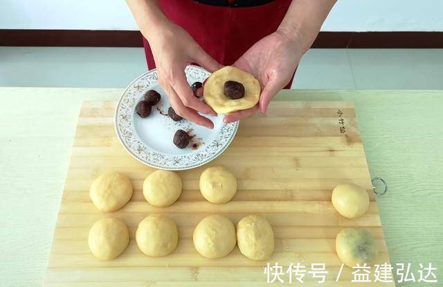 豆沙馅|1碗面粉4个鸡蛋,不用烤箱,教你用平底锅做面包,比蛋糕还好吃