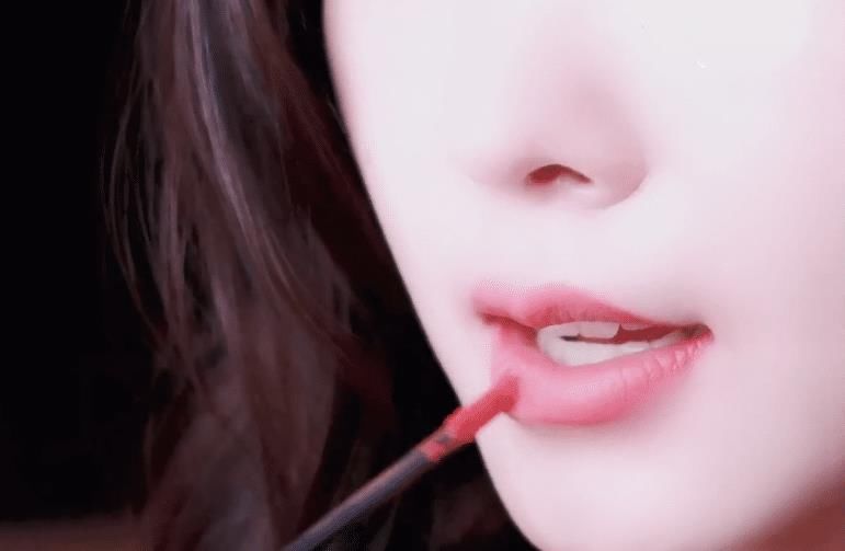 宋轶录化妆vlog，“素颜照”被疯传，女粉：不怕脱粉吗