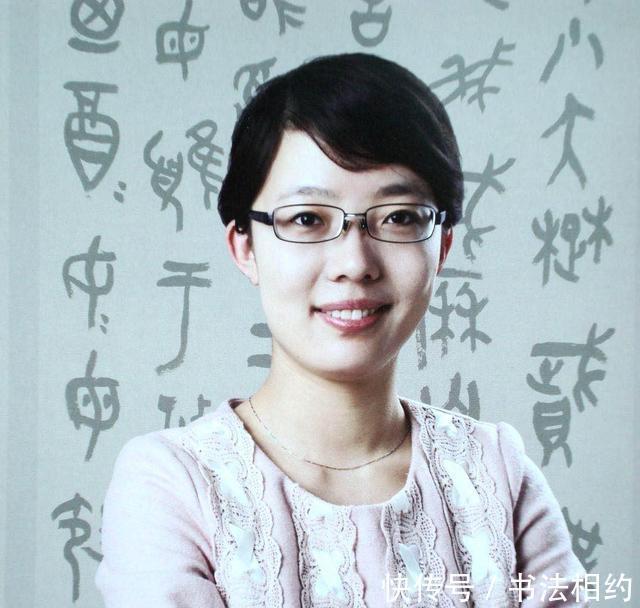 博士#“气质型女博士”尤婕书法非同凡响，行书沉着痛快，隶书有金石气