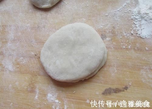 做法|春饼这样做又薄又软特好吃,按照这做法一锅烙两张,不开裂不发硬卷啥都很香
