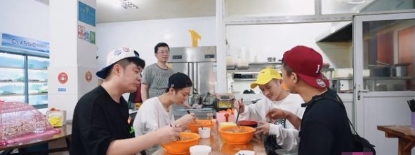 五哈第二季阵容官宣，他从常驻变飞行，加入的新成员让人惊喜