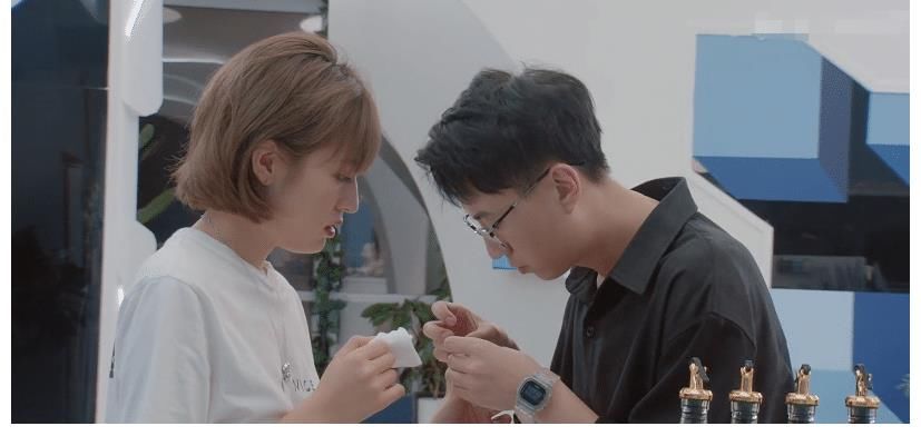 陳思銘|心動的信號4：男4表現(xiàn)欲太強，素質(zhì)堪憂，居然坐在桌子上吃飯！