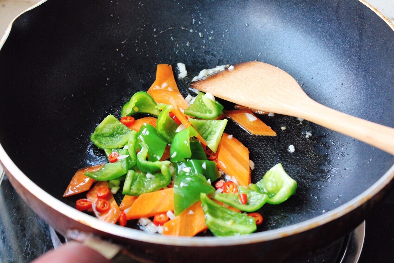 快手版碗汁爆炒鱿鱼，香辣美味，美味下饭菜